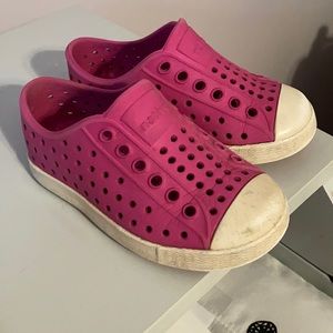 Native Shoes, girls size 6